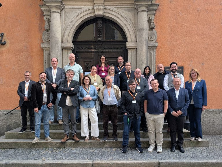 Gruppenfoto mit allen Teilnehmenden