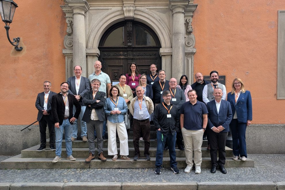 Gruppenfoto mit allen Teilnehmenden