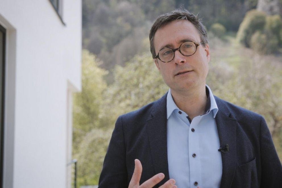 Professor Andreas König