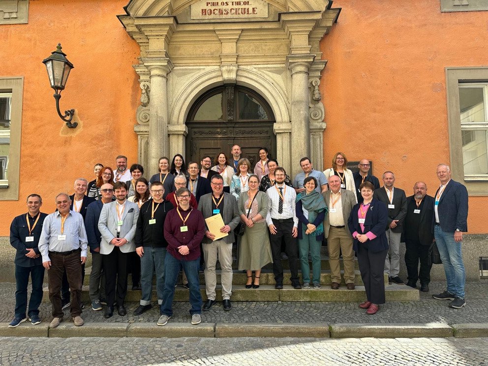 Group photo with all participants