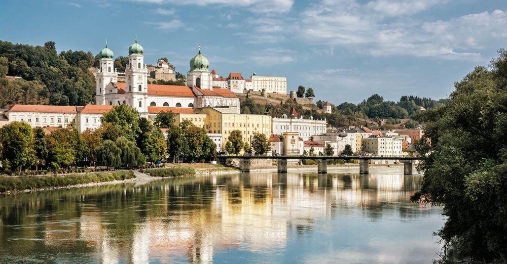 Blick auf die Stadt Passau über den Inn